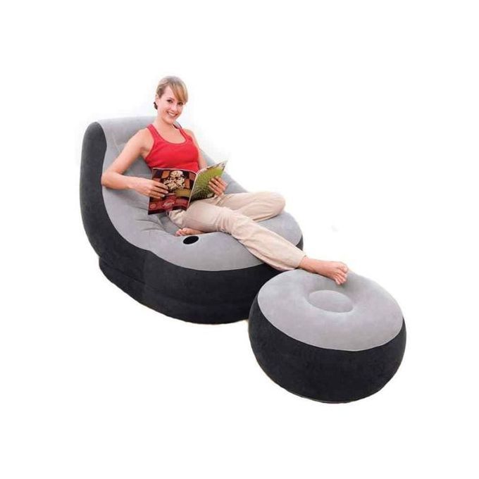 Inflatable seat with pump